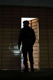 Estudo aponta altos níveis de stress entre guardas prisionais e alerta para 'burnout' 