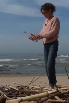 Uma garrafa atirada ao mar há um ano, um passeio numa praia de Vila do Conde: a história que liga uma portuguesa a uma família das Bahamas