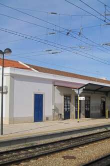 Estação de comboio de Tunes vai ter nova passagem pedonal superior