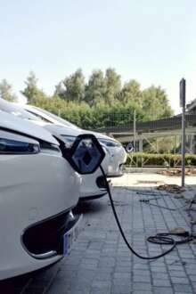 Apoio do Estado à compra de carros elétricos esgotou em poucas horas