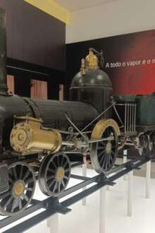 Locomotiva em miniatura em exposição no Museu Nacional Ferroviário