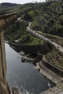 Imagem aérea de barragem