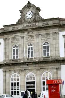 Fachada principal da Estação de Campanhã, no Porto.