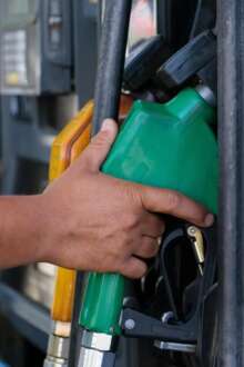 Preço eficiente do gasóleo aproxima-se de 2 euros após subida das cotações