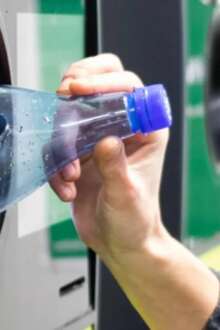 Sistema “Volta” quer reciclar 90% de garrafas e latas até 2029 e devolve 10 cêntimos por cada uma que for depositada