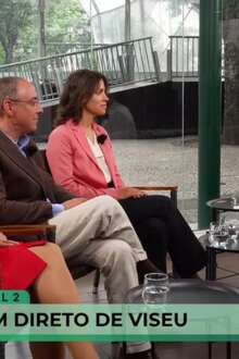 Jornalista Mariana Rebelo Silva e painel composto por três convidados.