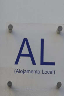 Casas em Portugal são as mais sobrevalorizadas. Bruxelas quer fim do "boom" no alojamento local