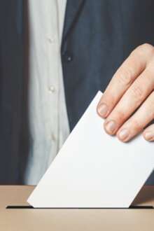 Voto a ser depositado numa urna