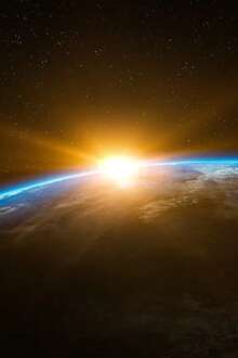 Planeta com sol a espreitar