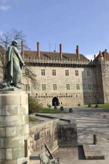 Paço dos Duques de Bragança em Guimarães encerra áreas visitáveis devido a obras