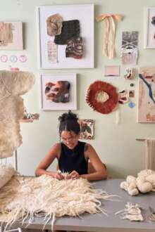 A arte têxtil de Luísa Leão