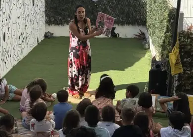 Começou com uma história e nunca mais parou: a livreira que cria leitores há 20 anos