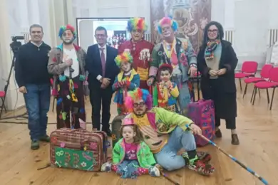 Grupo de Brincas de Carnaval de Évora na Câmara Municipal com o autarca Carlos Zorrinho